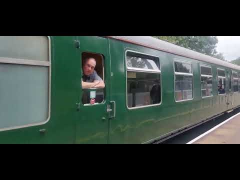 Class 205 arrives at Warwick celebrating the 100th railtour!