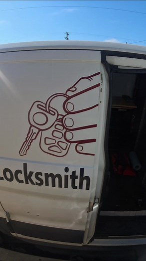 locksmith unlocking car in Oxnard #fyp #viral #locksmith