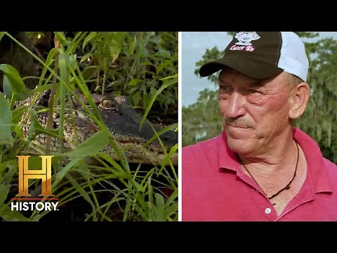 Swamp People: The Gators Put Troy in DEEP Water (Season 14) | History