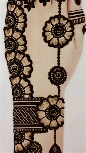 Mehndi Art on Instagram: "Full back hand Trending mehndi design | mehndi design | mehndi | henna #mehndi #henna #trending #viral #viralreels"