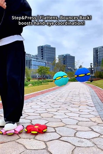 Bouncy balls in various colors can be flattened and still bounce, promoting children's sensory development.#bouncingball #TikTokShopBlackFriday #TikTokShopCyberMonday #tiktokshop