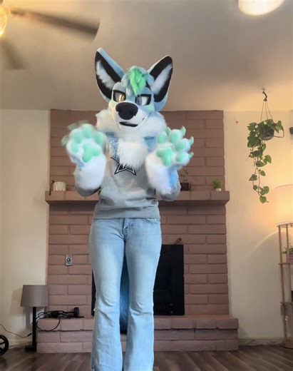 Commsion I just finished up! I really like how these colors look together 😍#fursuitmaker #furry #fursuit #fursuitcommission #fursuitwip