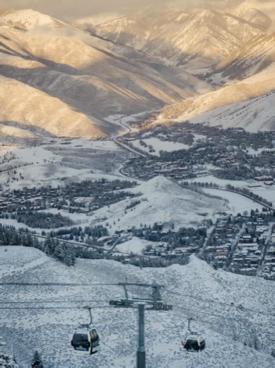 CLIENT SPOTLIGHT: Stephanie Booth Shafran sharing a winter moment from Sun Valley, capturing the quiet beauty and elegance of the season. Scope of work: Social media management and content creation