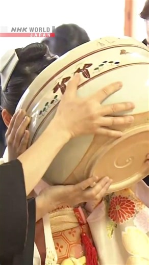 Matcha in huge teabowls on menu for Nara temple visitorsーNHK WORLD-JAPAN NEWS #shorts