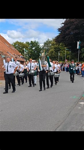 Schützenfest Etzel 2025 - Festumzug Teil 1 #schützenfestetzel2025 #schützenfestetzel #schützenfest #schützenfest2025 #einmarsch #aufmarsch #marsch #marschieren #marschmusik #tradition #kultur #brauchtum #spielmannszug #feuerwehrspielmannszug #spielmannszugfriedeburg #etzel #ostfriesland | Schützenfest Channel