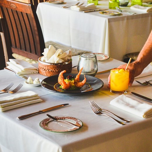 Nos encontramos más cerca que nunca! Visita La Palapa en Puerto Vallarta para una experiencia inolvidable a la orillla del mar. 🌴☀️ | La Palapa Restaurant
