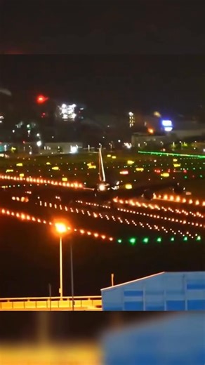 Engine no. 4 nacelle damaged after contact with the runway, Boeing 747-8F (N613UP) UPS landing in crosswind in Taipei. August 13th. Video: instagram.com/jal_kana | Aeronews