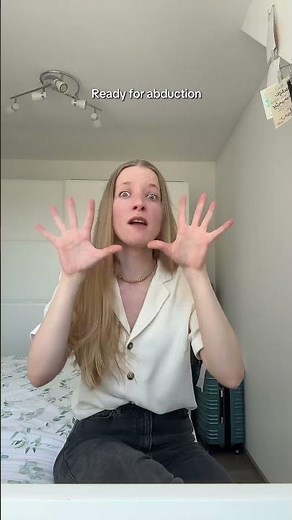 Katy Perry - ET (in sign language)