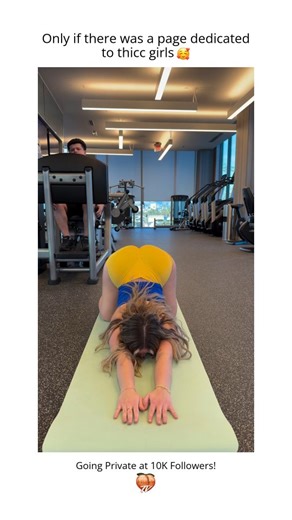 Thicc TV 🍑 on Instagram: "Another day stretching 😎 • Follow for daily thicc girls! ✨ • Credit: @azra_lifts • #explore #explorepage #fyp #reels #tiktok #body #physique #fit #fitness #gym #gymgirl"