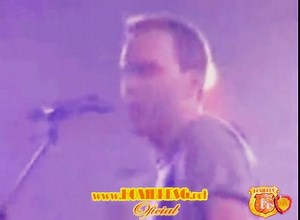 37K views · 719 reactions | Después de haberse separado Hombres G, David Summers los vuelve a reunir después de algunos años y dan un pequeño concierto en la sala "Aqualung" de Madrid, un 26 de abril del 2002 , querían saber "Qué pasaba" y su sorpresa fue muy grande al ver la sala llena con gente de todas las edades, sin ni siquiera haber realizado ninguna promoción de este concierto. Este concierto fue el inicio del regreso de Hombres G a los escenarios. | HombresG.Net | Facebook