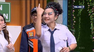 631K views · 10K reactions | Hesti ngatain Ayu kayak laler ijo! Nggak sadar banget dandanannya gimana藍 #BTS_TRANS7 | TRANS7 | Facebook