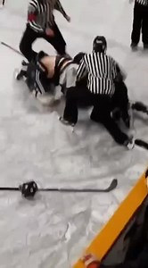 9.8K views · 49 reactions | Just a masterclass in “reach advantage? What reach advantage?” User submission by i/conorrennie5 If you’d like your own s/o, tag and/send us any fight footage! | hockeyfights.com | Facebook