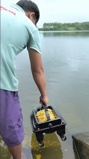 Zakrmovací lodička pro rybáře Boatman