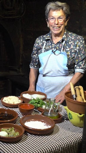 Bacalao con trampa, una receta que llega de la mano de Dolors desde El Pallars 😋 📺Los fogones tradicionales | Disponible en Canal Cocina. | Canal Cocina