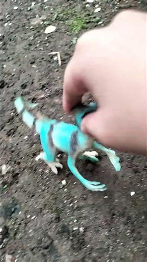 Utahraptor Snatches Up a Deinonychus Scenes