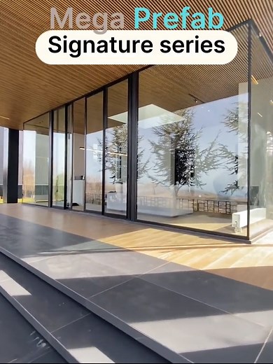 This concrete prefab house 🏡 was built in the heart of Faqra. With 3,5 meters of clear height under the ceiling and large window bays, the house offers breathtaking views of snowfall and nature from three sides. Family and friends 👨‍👩‍👧‍👦 can gather around the fireplace for an intimate dinner accentuated by a warm wood ceiling. The skylight brings in natural sunlight above the living room during the day, and allows you to watch the stars at night 🌟. This high end vacation home is the ideal