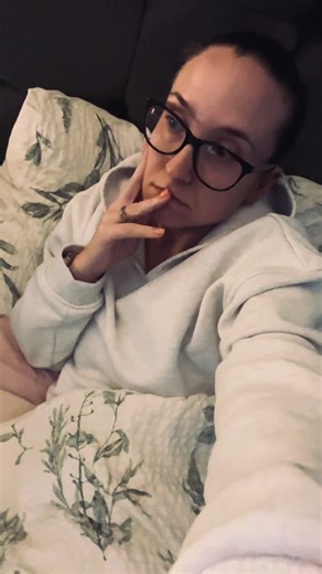 Insta vs Reality 🫠 This definitely wasn’t part of the training plan… After 9 days of a brutal chest and throat infection I was sent to hospital. Luckily they ruled out pneumonia, but it’s turned into pleurisy which answers why I’m absolutely floored. Doctor’s orders: anti-inflammatories, bed rest… and no running for 10 days. When you’re training for a race, no one really prepares you for how hard it feels mentally to suddenly stop. The body sometimes just decides for you. So for now it’s rest, 