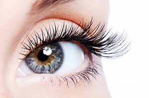 Apparently Your Eyelashes May Start Falling Out In Your 30s