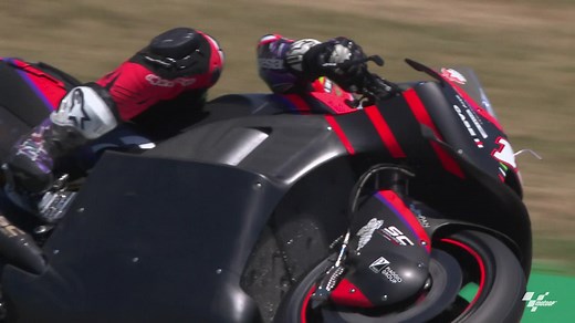 When the bike is cranked over at high lean angles, the new side fairing sits almost perfectly in line with the ground. What it creates is a very small gap between the flat surface of the side fairing and the ground, possibly mimicking a sort of ‘floor’. It could be that the side fairing is exploring ground effect, just like it’s believed that’s what Ducati’s downwash ducts are for. The benefit would be that you’d get a small area of low pressure, creating a small amount of suction to pull the bi