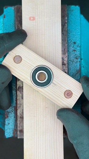 Turbo Tips on Instagram: "This simple DIY jig makes finding the center of any wood piece effortless! Perfect for drilling dowel holes and achieving precise wood joints. #woodworking #DIY #carpentry"