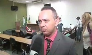 6.5K views · 69 reactions | Segundo o vereador Caçula (PMDB), que votou a favor da taxa de iluminação púbica, Catalão não tem problemas com iluminação. Será que o vereador mora em outra cidade? Oque você acha da fala do vereador Caçula? Reprodução TV Sucesso. | Carnivorous Plants | Facebook