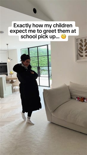 In their dreamworld this is what they see 🤣🤣