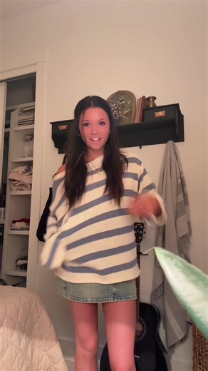 mollyyy (@molly_mongelli)’s videos with som original - ⭒ ݂ ℳiss fox 🥍 𝆹 ۫: