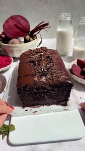 Would you try beetroot in cake? 🫜 I bet you’d never guess that there’s an entire large beet in this eggless and dairy-free chocolate cake! Baking with raw beetroot is all about balancing the earthiness with other flavours, and thanks to deep cocoa, vanilla, and espresso, the beetroots blend right into this cake creating a tender crumb, and intensifies the chocolate flavor without leaving behind an earthy aftertaste. Comment “RECIPE” below and I’ll send you the recipe link directly. Or you can s