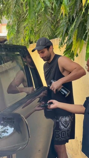 Aditya Roy kapoor “Push, pull, repeat… perfection in progress 💪