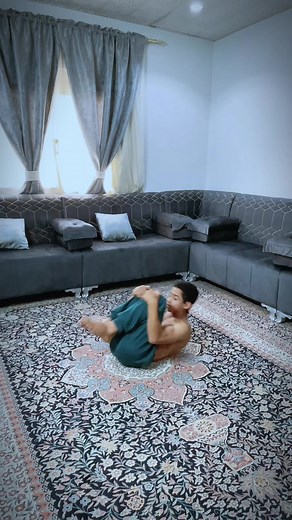 كيفية أداء مهارة Kick Up (السوستة) في الكاليسثينكس