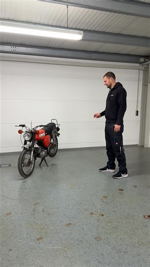 KultMopeds.de on Instagram: "Neues Moped! • 🛵➡️ @kultmopeds.de • • #simson #moped #s51 #kultmopeds #kultmopeds.de #2takt #simsontuning #wheelie"