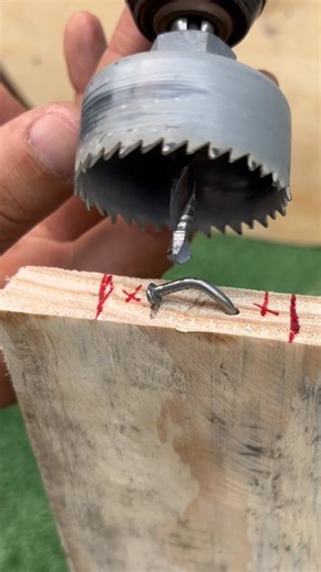 2.9K views | The Nail Trick That Replaces a Carpenter’s Square Perfect corner cuts with pure improvisation #USA #WoodHack #DIYWorkshop | Do It YourSelf | Facebook