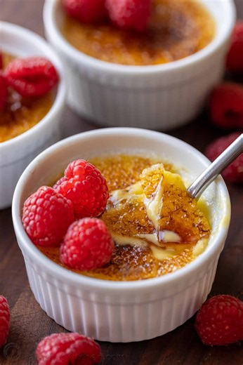 Comment "SAVE" - Creme Brulee is one of our favorite easy dessert recipes, that requires only 5 ingredients. Recipe: https://natashaskitchen.com/quick-creme-brulee-recipe/ | NatashasKitchen.com