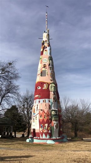 World’s Largest Totem Pole (Concrete)