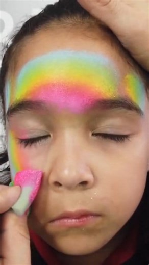 This has to be one of the easiest rainbow full face bear face paint design I have seen on FABAtv.com! Would you try this? Artist: Heather Green on FABAtv.com | FabaTV