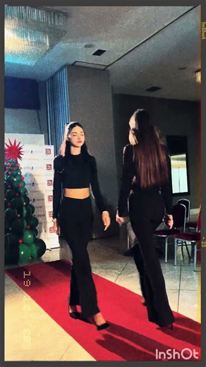 Backstage #fashionshow #runwayshow #backstage #fashionmodels #catwalk #catwalkvibes #shorts