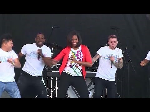 Michelle Obama shows off some "Uptown Funk" during Easter egg roll