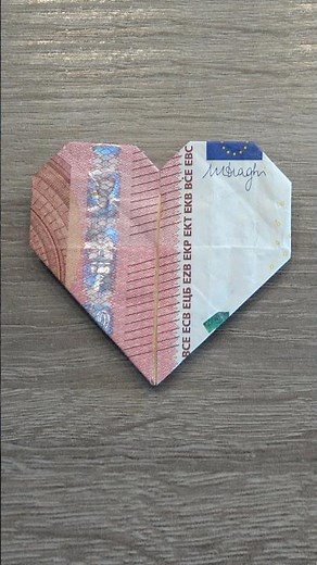 Fold a heart from 10 euros - give the gift of love at Christmas with this very special money gift