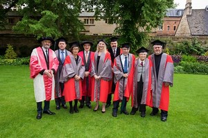 Apple designer Jony Ive receives honorary doctorate from University of Oxford | AppleInsider