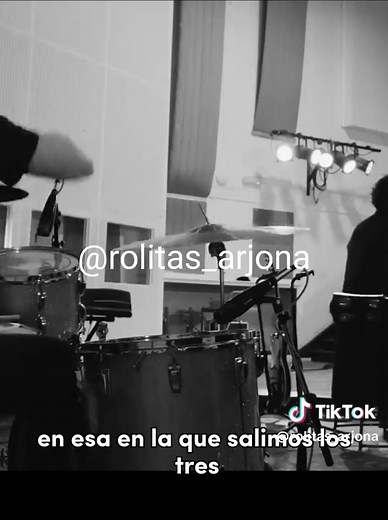 El Invisible de Ricardo Arjona: Romántico y Emotivo