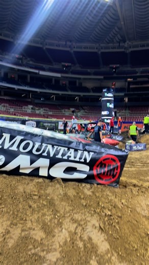 ✨ SMX Next Track Walk – where we break down the lines, study the dirt, and build strategies to make it happen on race day. #SMX #TrackWalk #BuildingADream @supermotocross @promotocross @supercrosslive | Kade Johnson #177