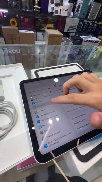 iPad A16 256GB with Box & Charger — RS 34,000