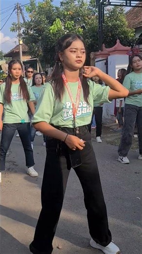 Beautiful little sister dancing casually #carnival #dj #djremix #cover #music #carnivaldance