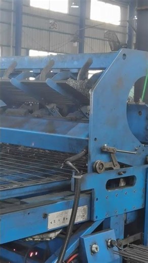 How does fully automatic welding machine weld the wire mesh of storage container? #hmgroup #wiremesh