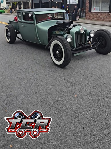 Classic Ford Hot Rod Cruising