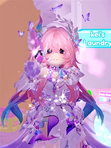 Fun Royale High Cosplay with Glittering Cloak