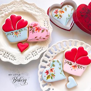 780K views · 2.7K reactions | Hand-painted Valentines Cookies. Full video... https://youtu.be/yXulcwkr-S8 Cookie Baking Mat... https://amzn.to/3o3IERH Piping bags... https://amzn.to/35YlmGK Brushes I use ... https://etsy.me/3c7c5QT https://etsy.me/3sH2q9q This is where I share all of the products I use and love... https://www.amazon.com/shop/influencer-0e966654 Music by Epidemic Sound... https://www.epidemicsound.com/referral/6fhlgy/ | My little bakery | Facebook