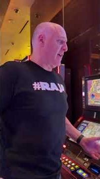 Split and Win Delivers an ABSURD Bonus! #slots #casino #vegas