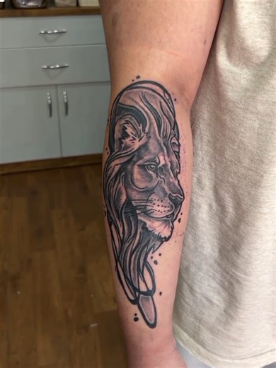 Lion King tattoo work 🙏🙏🙏🇳🇵🦁👑🦁 Dm for appointment/inquiry Location :Patan,Manzal Bazar #lion #lionking #liontattoo #blackandgreytattoo #patchtattoo#tattoo#halfsleevetattoo #peace #fypシ #tattooideas #tattoolovers #nepal #🇳🇵 #🙏🙏🙏 #CapCut