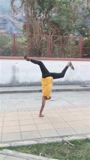 one hand cartwheel, aasma ko chhukar dekha #mahabali #flip #strength #hanumanji #ytshorts
